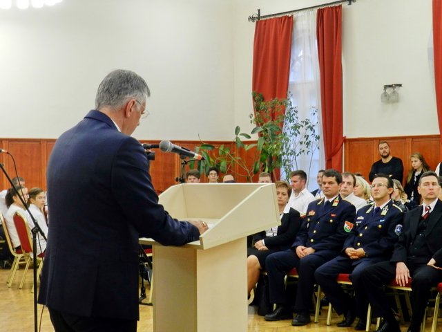 56-ra emlékeztünk 11